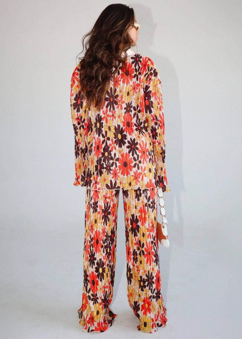 Groovy floral plissé set in brown
