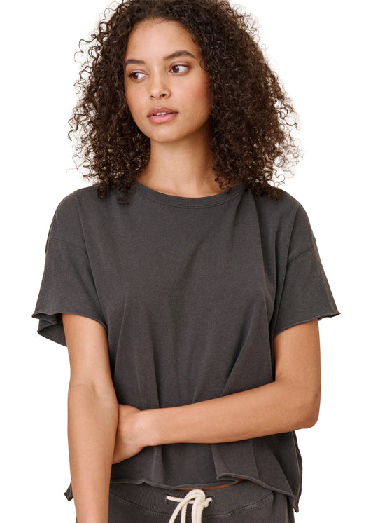 *PREORDER* The crop tee in washed black