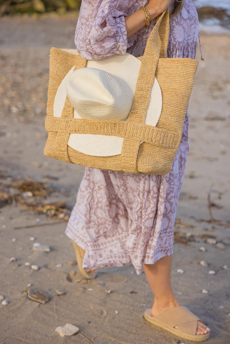 Original straw traveler bag in natural raffia