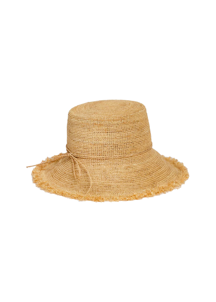 Packable raffia bucket hat in natural