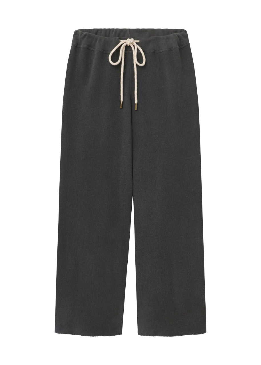 The wide leg cropped sweatpant in washed black