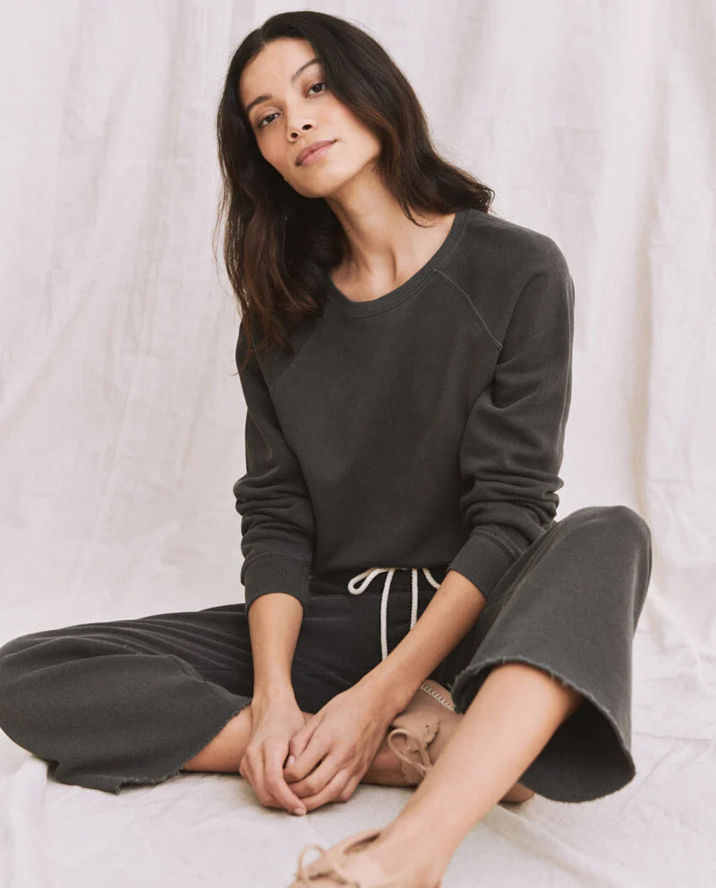 The wide leg cropped sweatpant in washed black