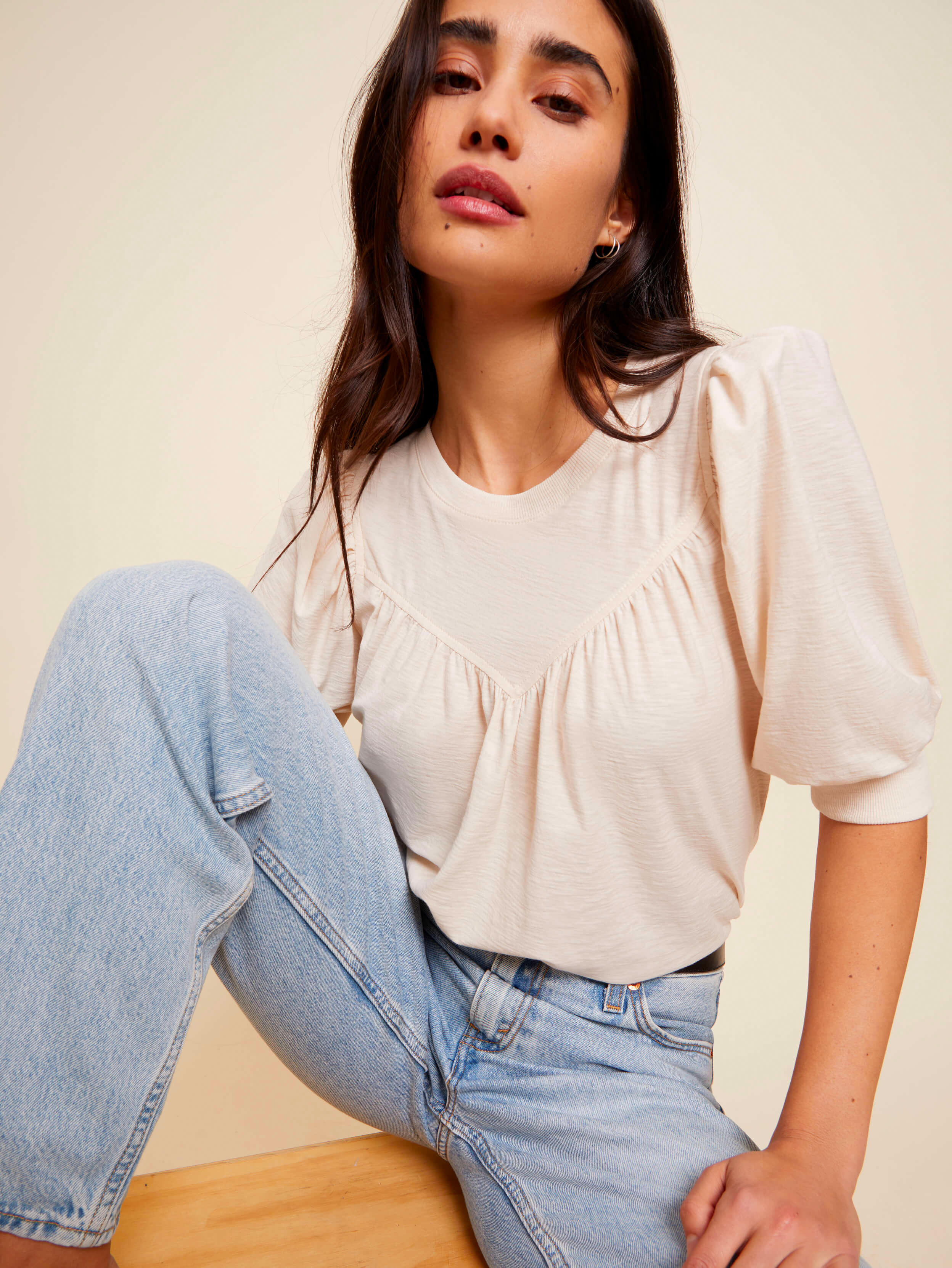 Journey tee in parchment