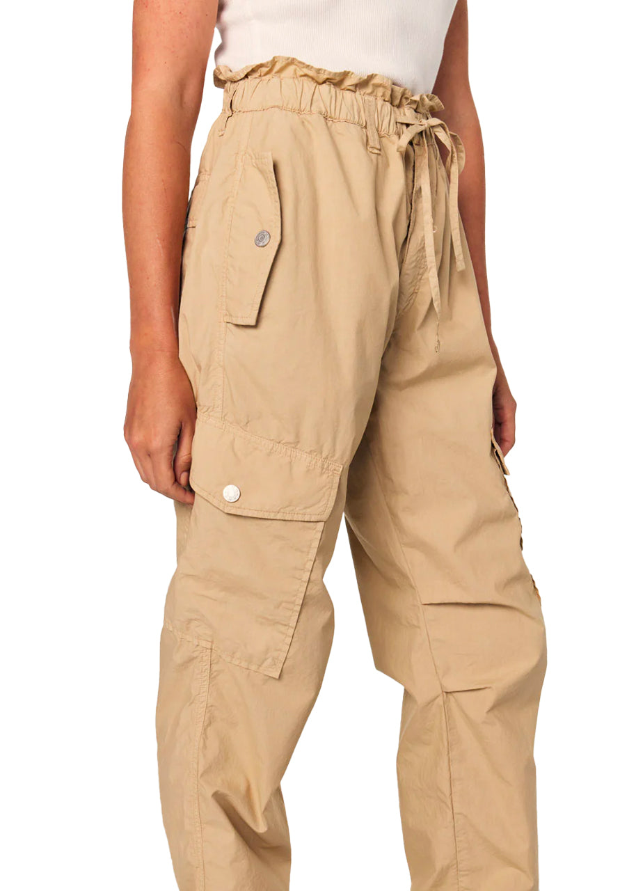 Parachute pants in oatmilk