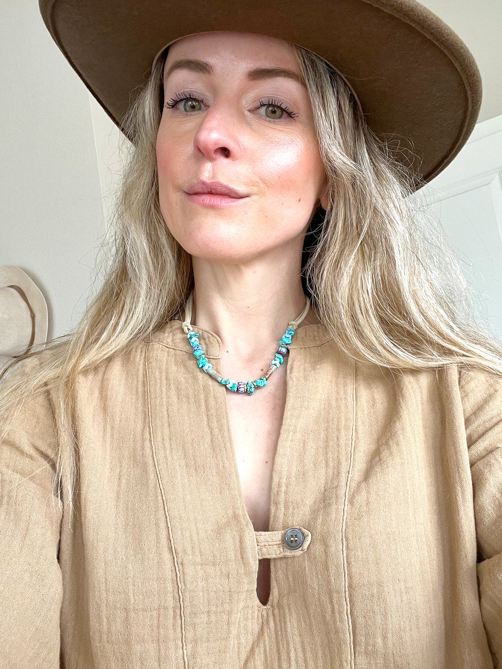 Suede turquoise necklace in ivory