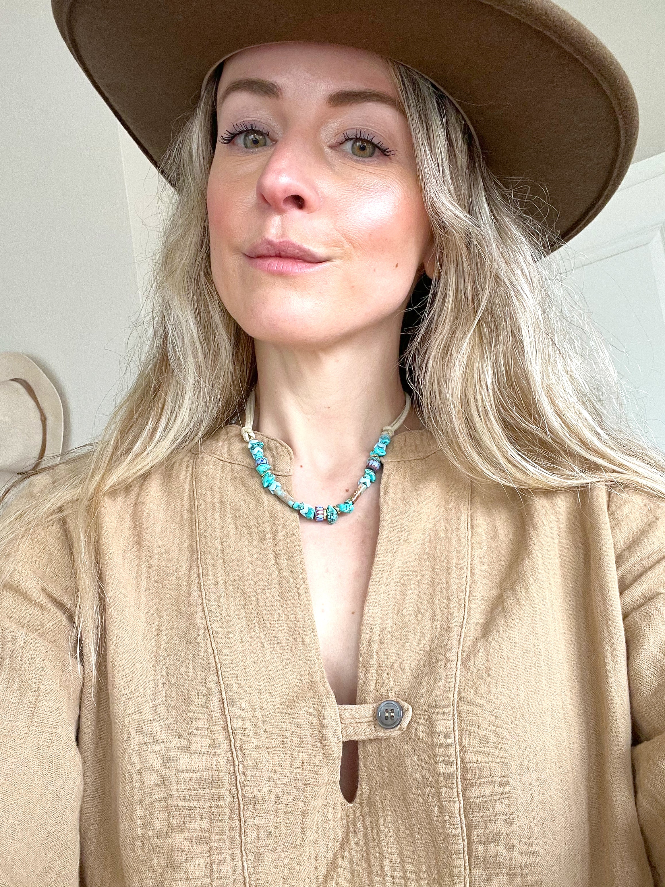 Suede turquoise necklace in ivory