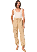 Parachute pants in oatmilk