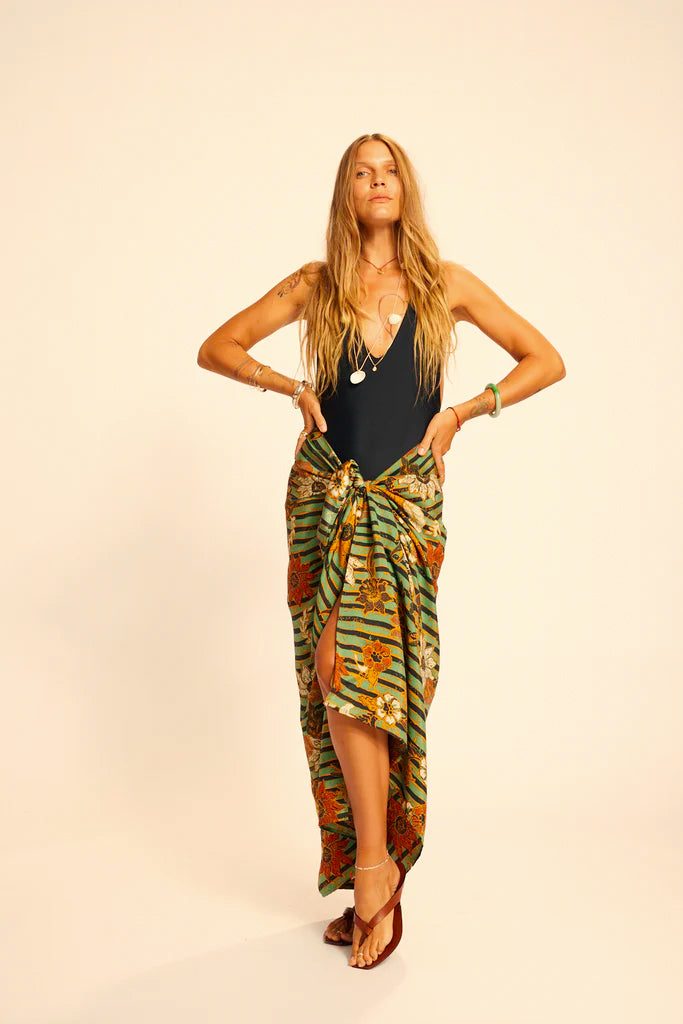 Sarong in sunflower stripe moss green