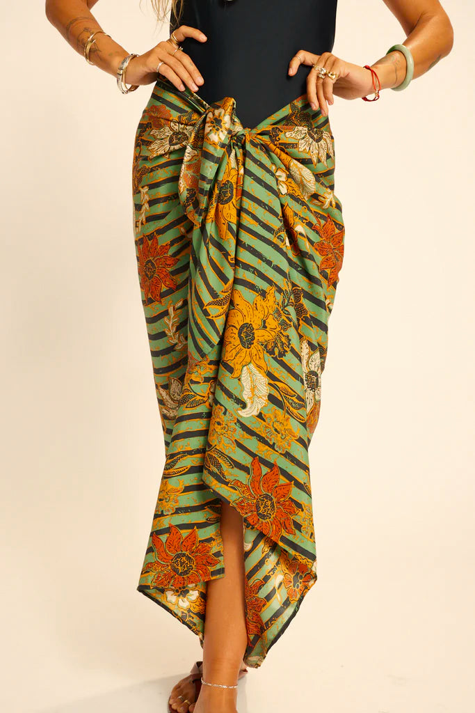 Sarong in sunflower stripe moss green